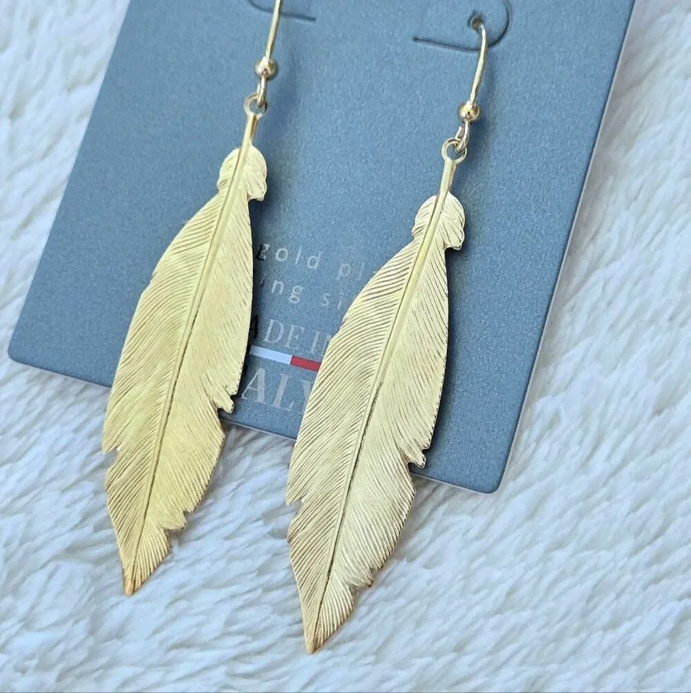 Mia Fiore Textured Gold💛 Feather🪶 Earrings